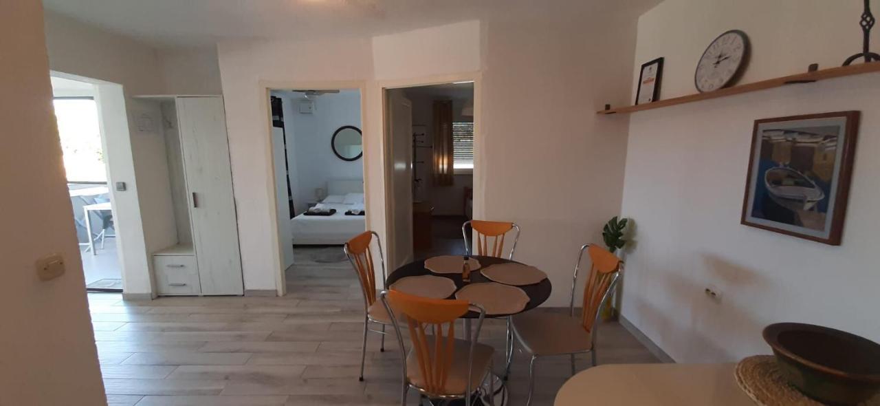 Apartment Mezaroca Rogoznica  Bagian luar foto
