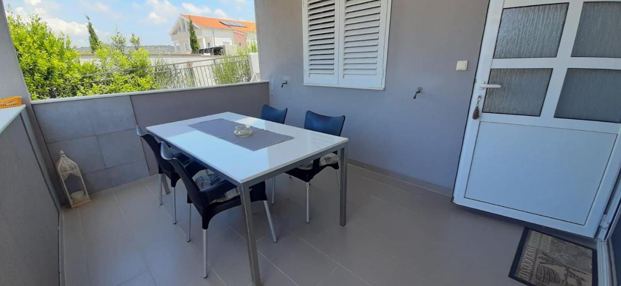 Apartment Mezaroca Rogoznica  Bagian luar foto