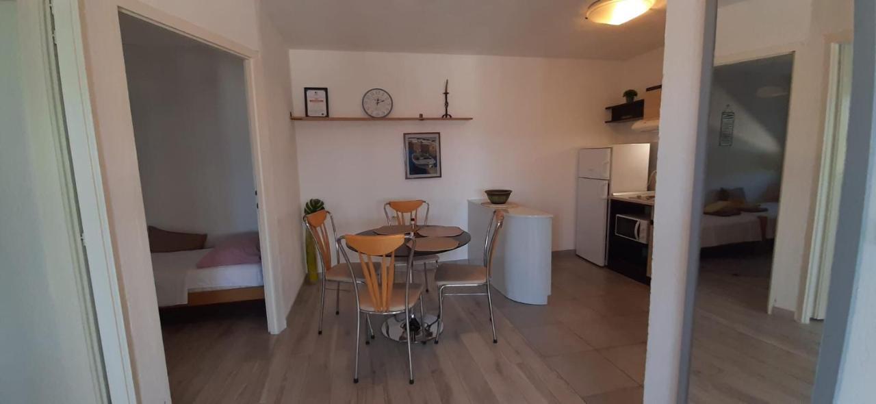 Apartment Mezaroca Rogoznica  Bagian luar foto