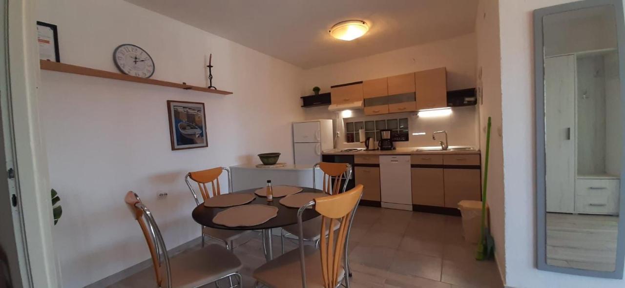 Apartment Mezaroca Rogoznica  Bagian luar foto